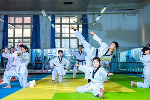 ��ȭ������